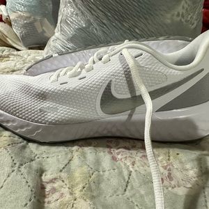 New-Nike Tennis shoes